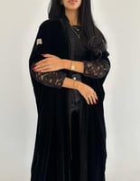 مخمل اسود اكمام دانتيل ربع بشت