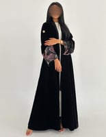 مخمل اسود كوري مع مخمل ملون في الاكمام كلوش