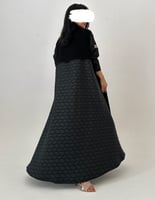 عباية كلوش أسود فاحم من الخلف تفته