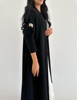 كريب ملكي مع جوانب وأكمام بلمعة