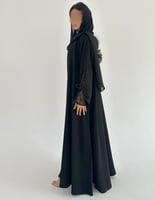 كريب اندونيسي مخطط بالأسود مع دانتيل فرنسي في الأك...