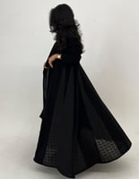 كريب أسود مع كسرات لنن مخرم