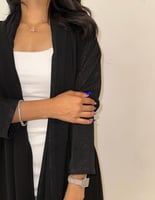 عباية كريب فاحم أسود كلوش أكمام ضيقه بلمعه