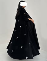 عباية كريب كلوش مطرزه من الخلف