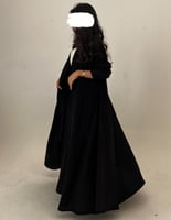 كريب أسود كلوش مع جوانب بلمعه