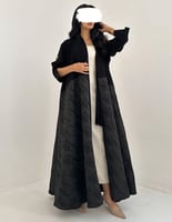 عباية نص كريب وتفته كم بفتحة كلوش