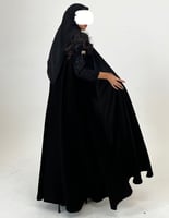 كريب كلوش أسود تطريز يدوي أكمام اغصان