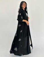 كريب ملكي اسود جوانب مطرزه بدرجات الرمادي كلوش