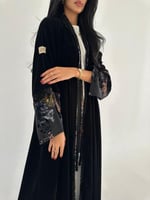 مخمل اسود كوري مع مخمل مشجر في الاكمام كلوش