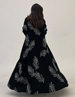 عباية كلوش شك بلمعه فضى فتحه صغيرة في الكم