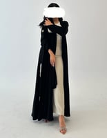 عباية كريب اسود مطرز من الخلف فتحة فالكم