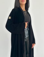 مخمل اسود ساده مع مخمل منقط فالأكمام وكسرات فالاسف...