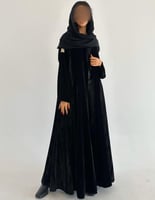 مخمل اسود مع مخمل مكسر في الجوانب نص كلوش