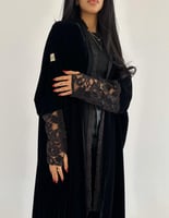 مخمل اسود اكمام دانتيل ربع بشت