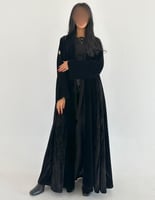 مخمل اسود مع مخمل مكسر في الجوانب نص كلوش