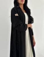 كريب ملكي اطراف مطرزة بالأسود كلوش اكمام ضيقة