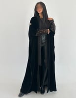 مخمل اسود اكمام دانتيل ربع بشت