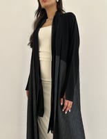 عباية نص كريب وتفته كم بفتحة كلوش