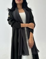 عباية كريب ناعم والأكمام ضيقه زيتي غامق