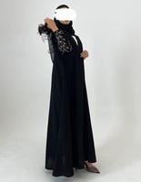 كريب أسود كلوش أكمام مطرزه