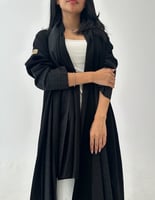 عباية كلوش كريب أسود مع كسرات لنن