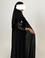 كريب أسود كلوش أكمام مطرزه