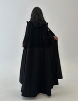 عباية كريب اسود مع ياقة