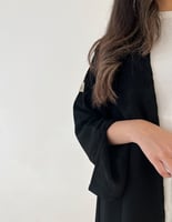 عباية كريب ملكي وجاكار ياقة كسرة من الخلف جاكار