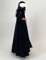 كريب كلوش أسود تطريز يدوي أكمام اغصان