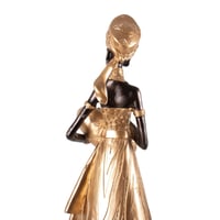 مجسم فني بملامح افريقية