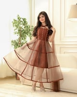 فستان بني للسن المحير