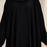 عباية كتف ربع كلوش مفتوحه بطقطق(قماش الرزه)