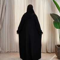 عباية كتف ربع كلوش مفتوحه بطقطق(قماش الرزه)