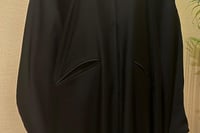 عباية فراشة بجيوب أماميه ( قماش الرزه )