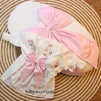 طقم مدس الفيونكة مع التطريز على الياقة والمدس ,وال...