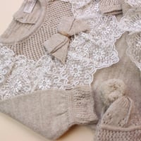 طقم بناتي أنيق بلمسات الدانتيل