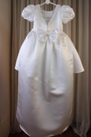 فستان بناتي بذيل مزين باللولو