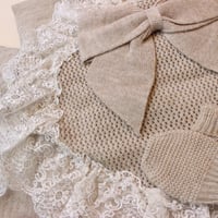 طقم بناتي أنيق بلمسات الدانتيل