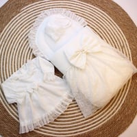 مفرش تقديم بفستان وقبعة فرنسية