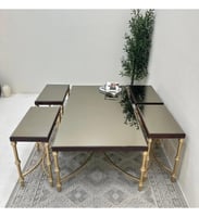 طقم طاولة ضيافة مع 4 خدمة لون ذهبي سطح مراية