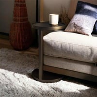 طاولة خدمة لون نحاسي سطح زجاج بني