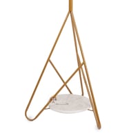 علاق ملابس قواعد حديد لون ذهبي مع رف للبخور