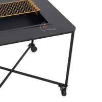 منقل مربع مع كفرات لون أسود