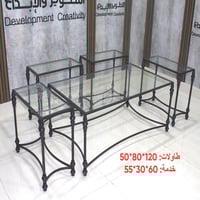 طقم طاولة مع 4 خدمة ديكور لون اسود سطح زجاج شفاف