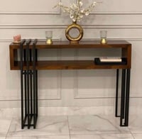 طاولة مدخل خشب بني محروق اعمدنة حديدة لون اسود