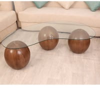 طاولة تقديم رخام صناعي بشكل كره لون بني وسطح زجاج...