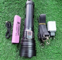 كشاف يدوي بعيد المداء مع شنطه وقابل لاعاده الشحن