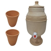 جرة فخار طبيعي خال من المواد الصناعية مع اكواب