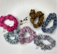 ربطات نحيفه لمسك الشعر ساتان لحماية شعرك بالوان مخ...