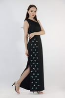 فستان اسود طويل بتفاصيل كم واحد